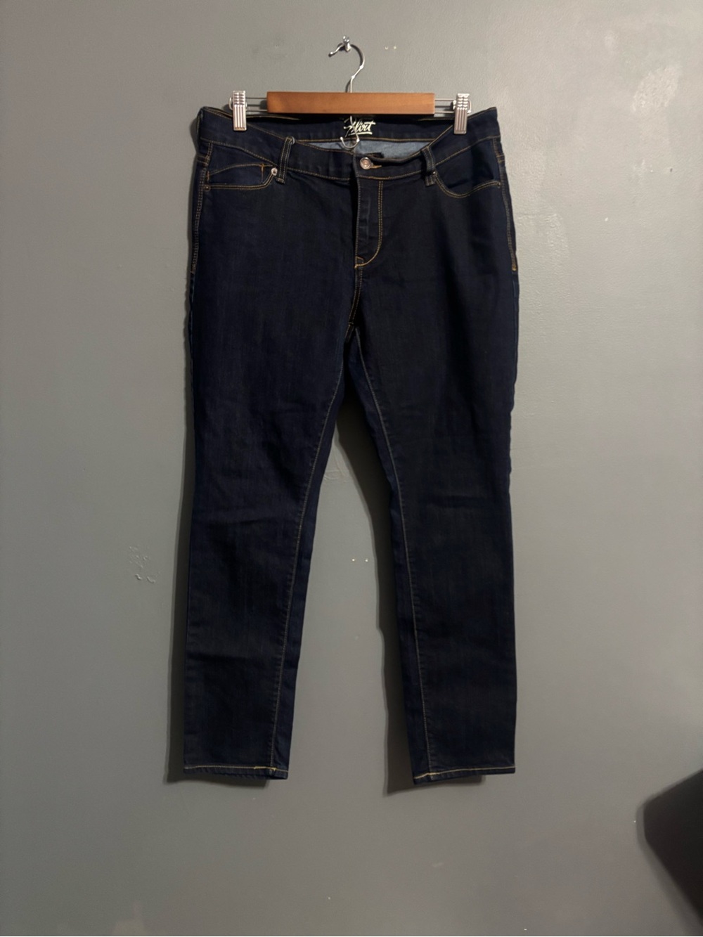 Old navy “the flirt” dark wash Y2K classic skinny jeans size 10 short